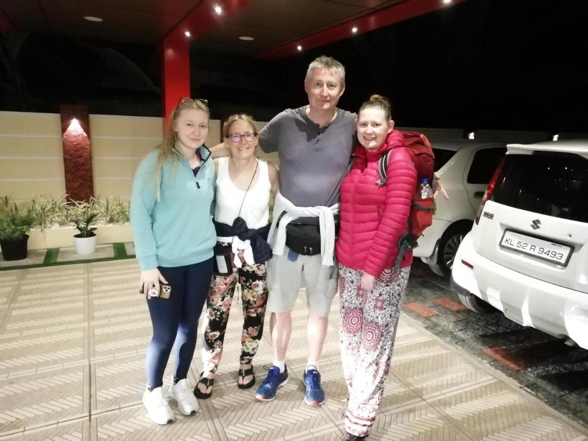Kochi Marina Suites Airport Hotel מראה חיצוני תמונה